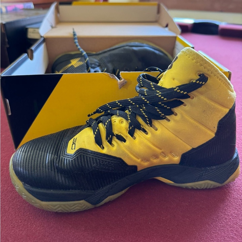 UNDER ARMOUR Shoes CURRY